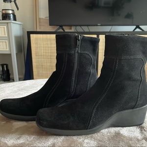 La Canadienne Black Suede Boots NEW